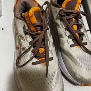 Size 7- Asics Gel Nimbus 27 White Fawn W (no inserts)